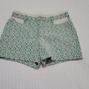 'Cartonnier "green and white shorts